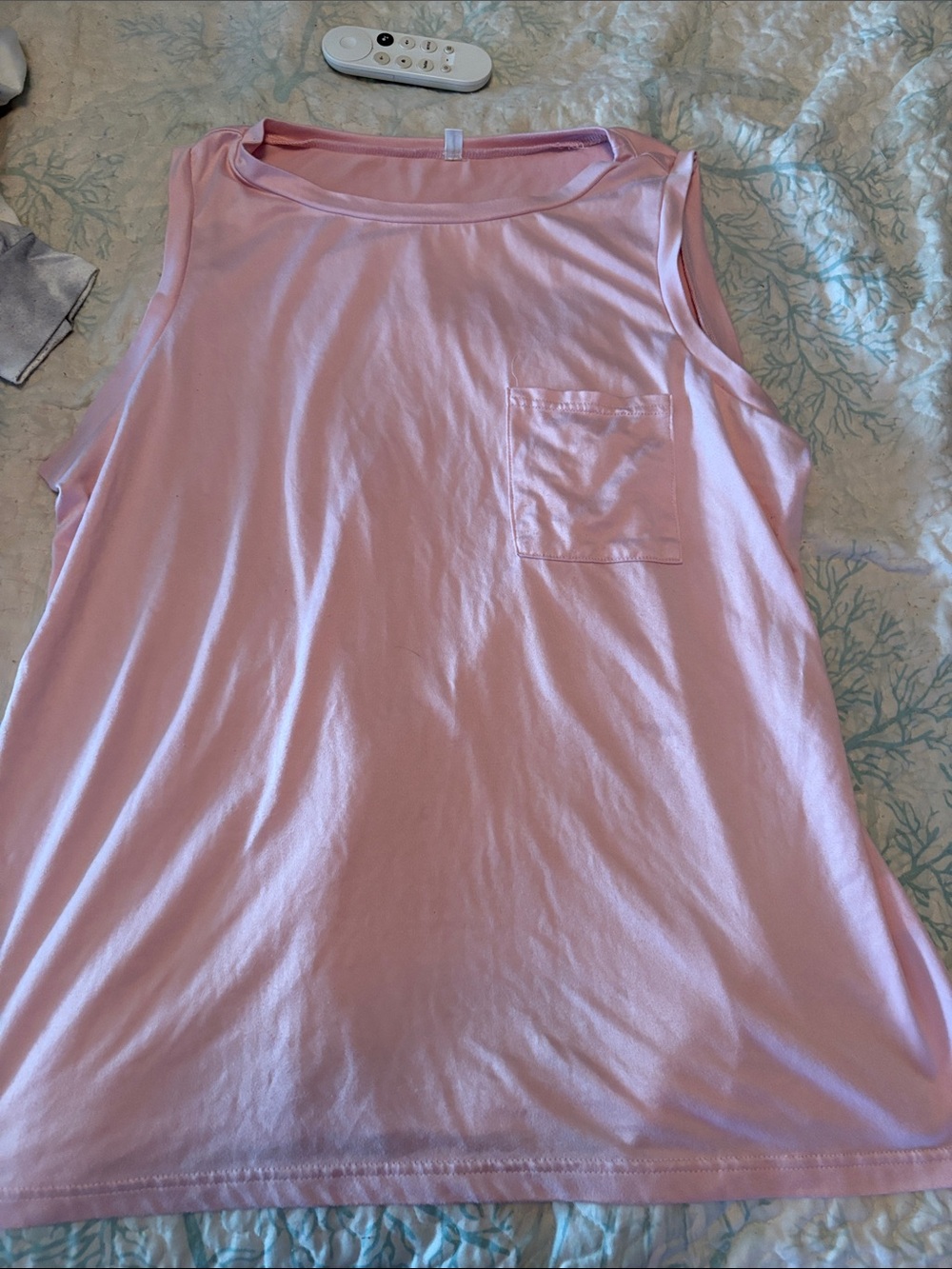 Women’s Sleeveless Pocket Tank Top - Light Pink